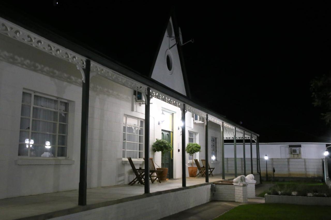 Victorian Square Guesthouse Graaff Reinet Ngoại thất bức ảnh