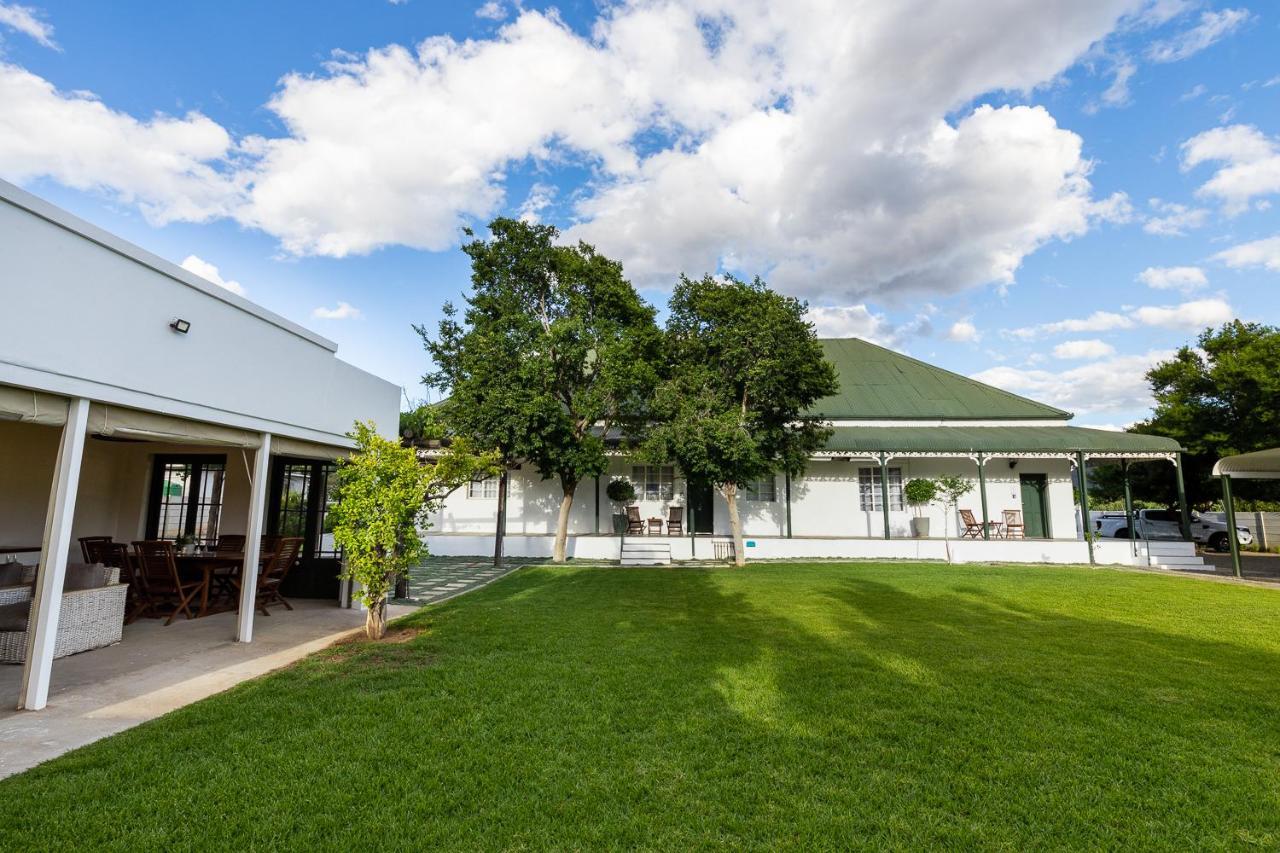 Victorian Square Guesthouse Graaff Reinet Ngoại thất bức ảnh
