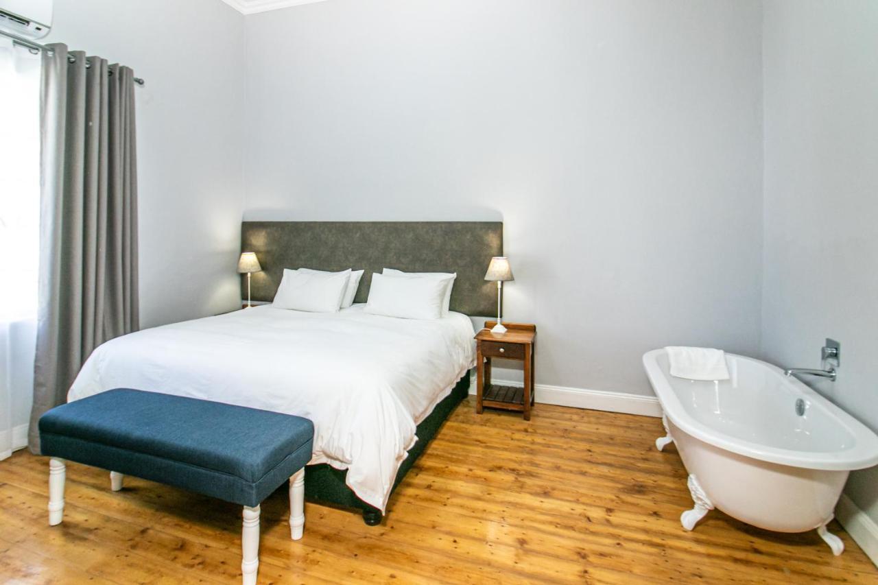 Victorian Square Guesthouse Graaff Reinet Ngoại thất bức ảnh